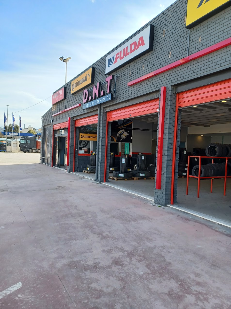 D.N.T κατάστημα πρόσοψη